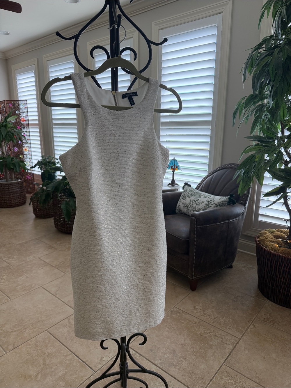 Speechless Textured Sleeveless Sheath Dress in Light Gray